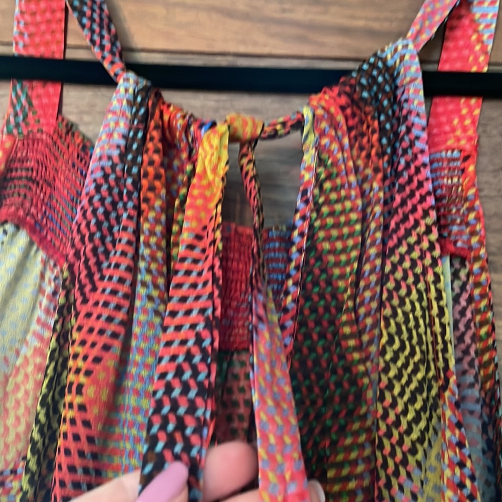 Adorable top from Anthropologie. - Picture 4 of 5
